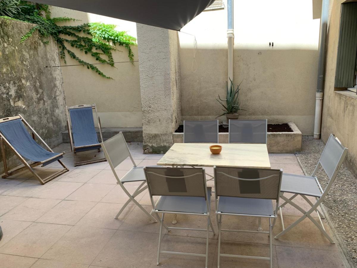 Appartement Intra Muros Avec Cour Privee Avignone Esterno foto